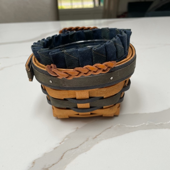 Longaberger Collectors Club Basket 1998 - Picture 4 of 7